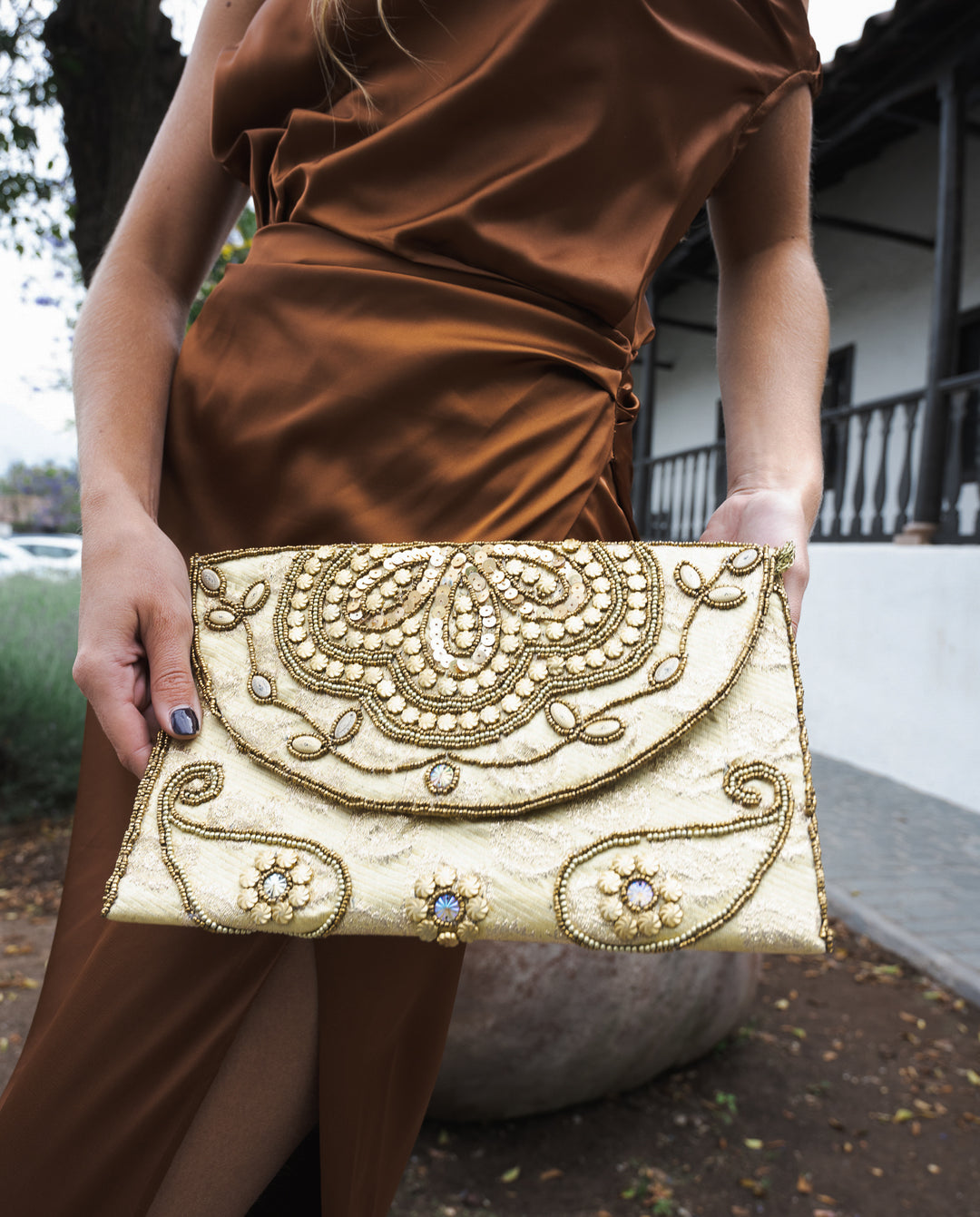 Clutch Indio Uma Flor Rectangular Grande Dorado