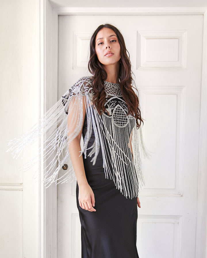 Capa Bordada Mostacillas Cerrada Ramana Plateado/Negro