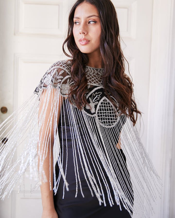 Capa Bordada Mostacillas Cerrada Ramana Plateado/Negro