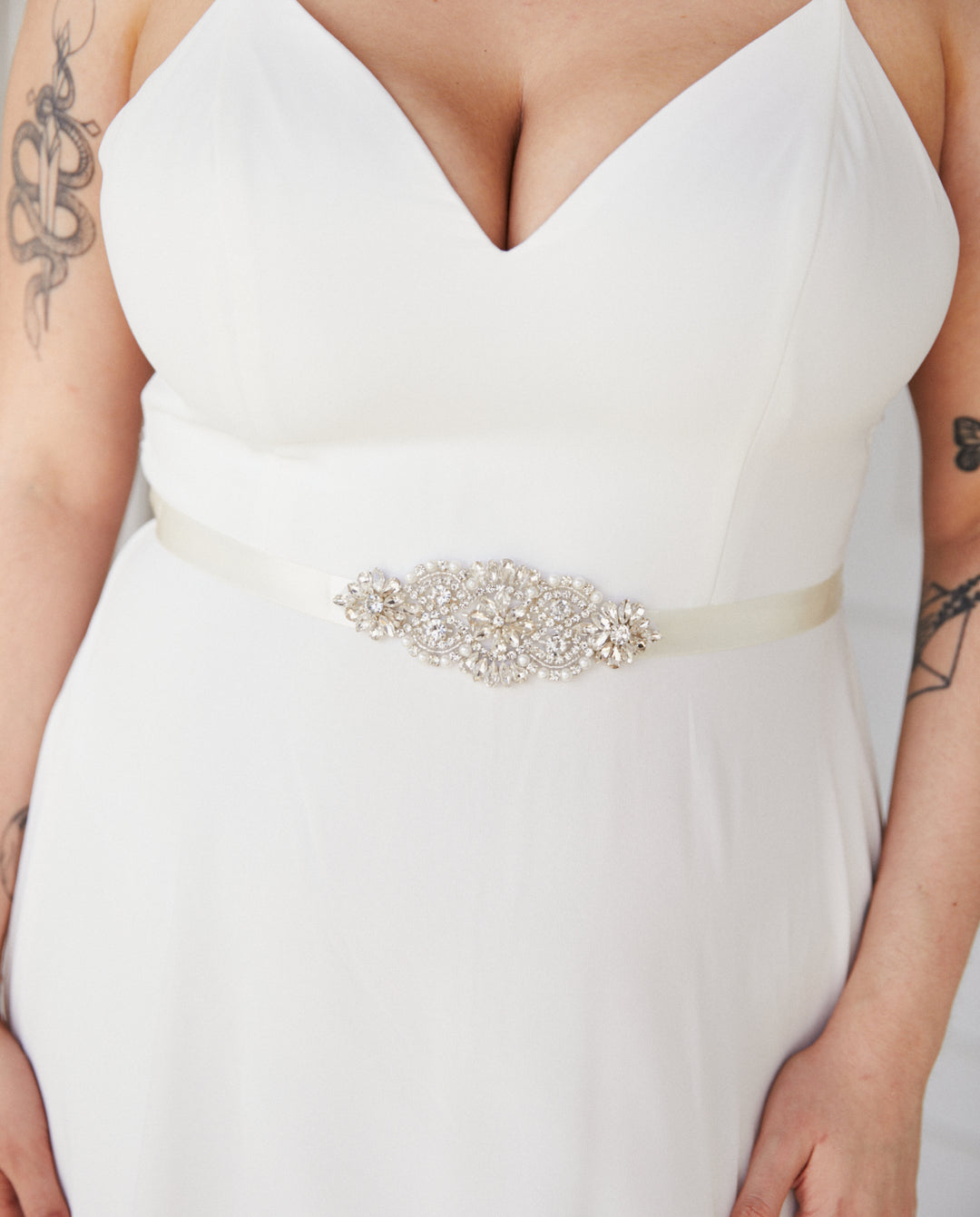 Cinturón Novia Ema Corto Plateado Cinta Ivory