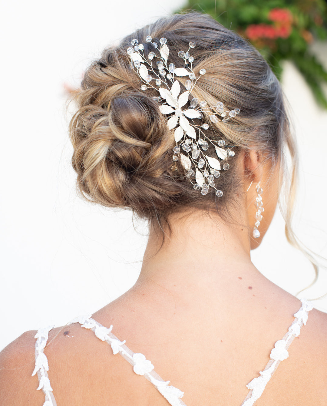 WHITE BRIDAL HEADDRESS COMB FLOWERS AND LEAVES