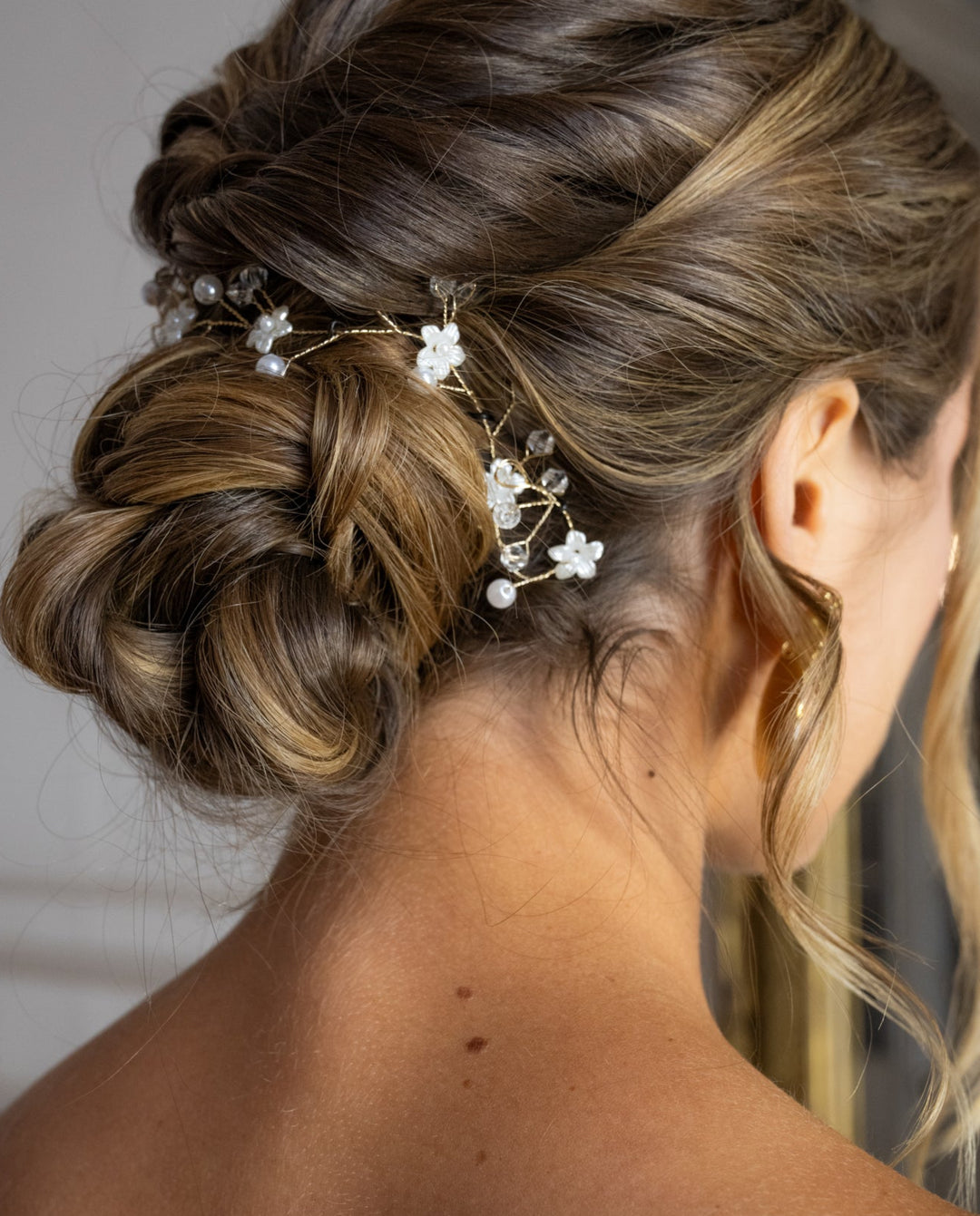 Tocado de Novia Beatriz Florecillas y perlas Dorado