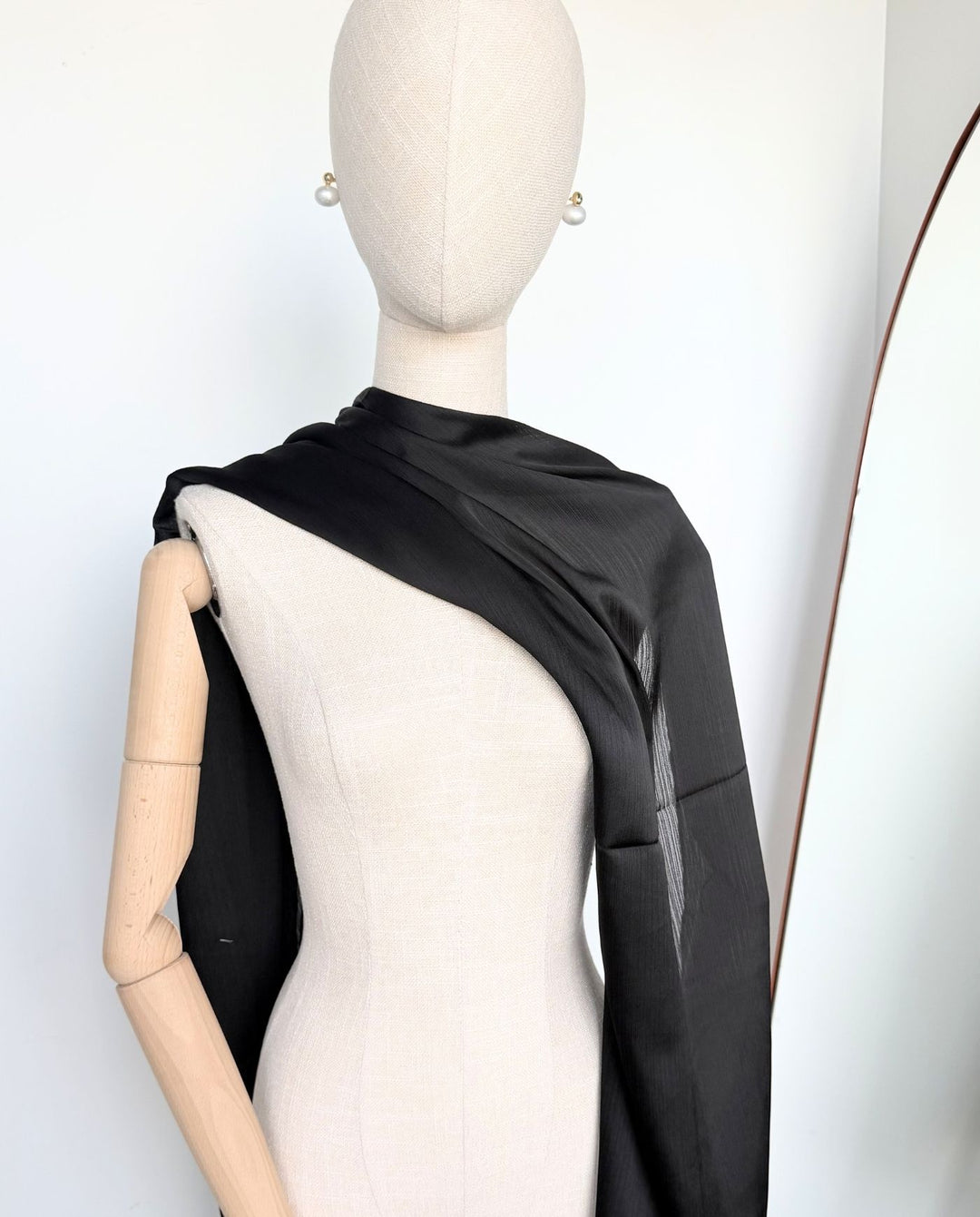 Maxi Pañuelo Antonia Satin Plisado Negro