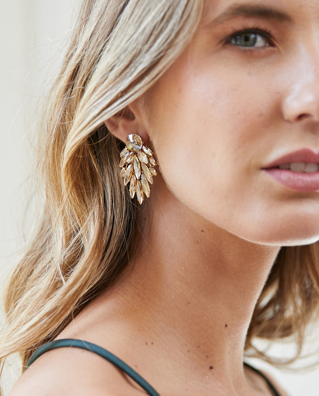 Aros Gabriela Piedras Dorado