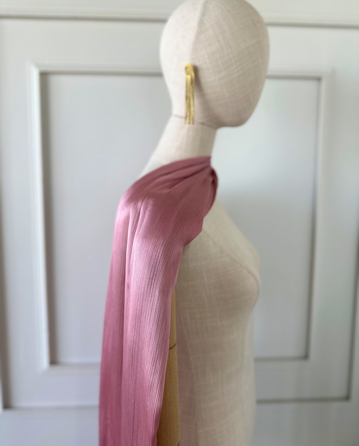 Maxi Pañuelo Antonia de Satín Plisado Rosado
