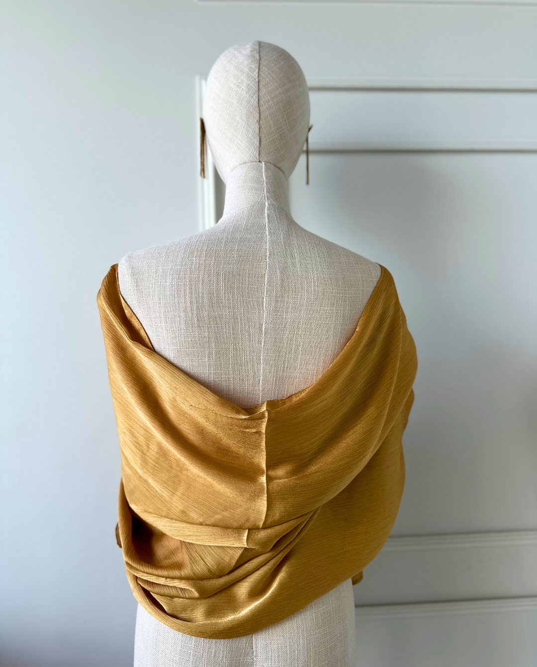 Maxi Pañuelo Antonia de Satín Plisado Dorado