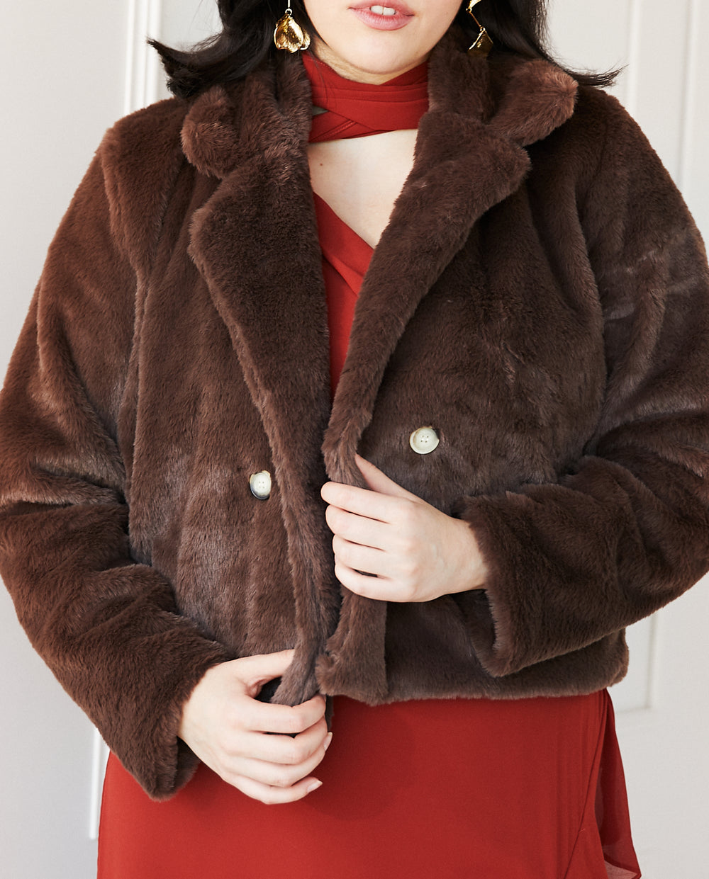 Peludo Renata con Botones Marmoleados Café