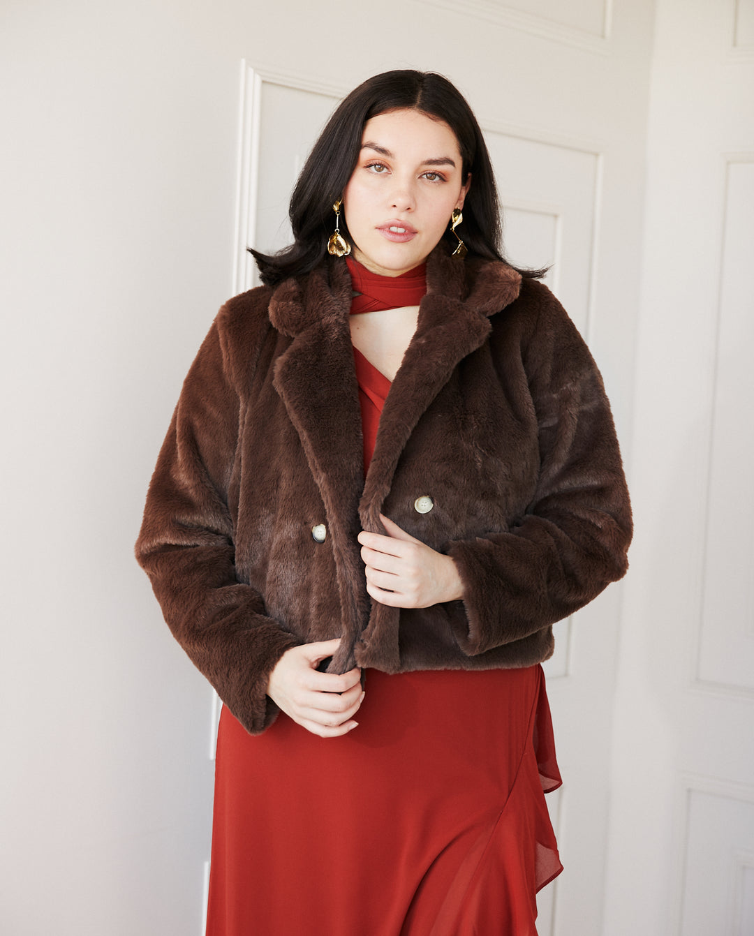 Peludo Renata con Botones Marmoleados Café