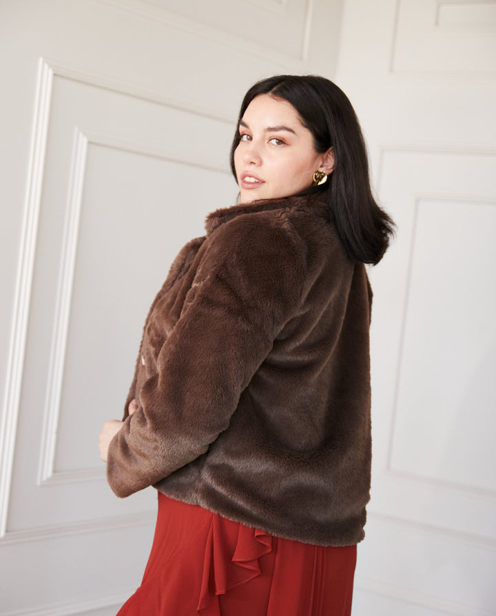 Peludo Renata con Botones Marmoleados Café