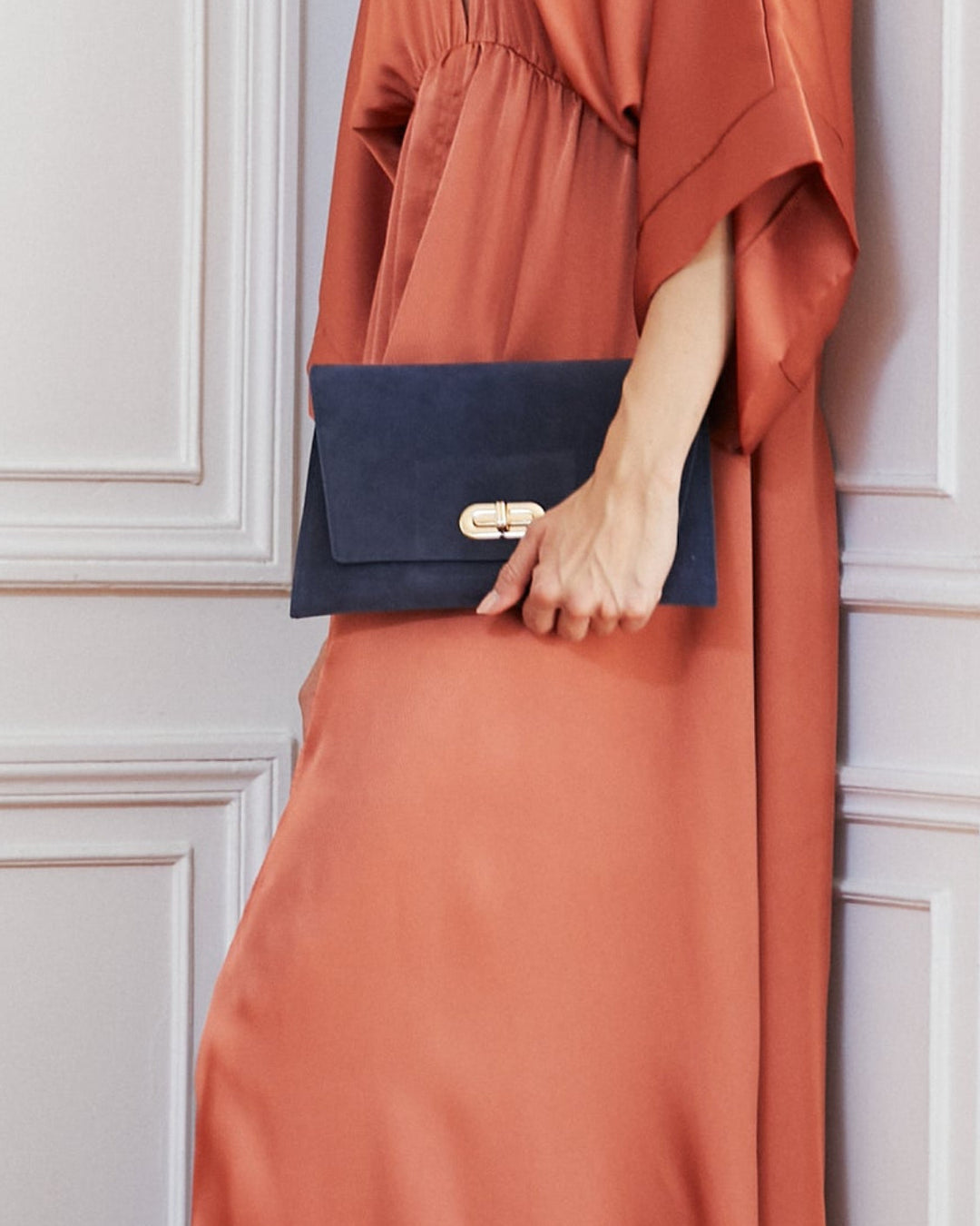 Clutch Amalia Gamuza Azul Oscuro