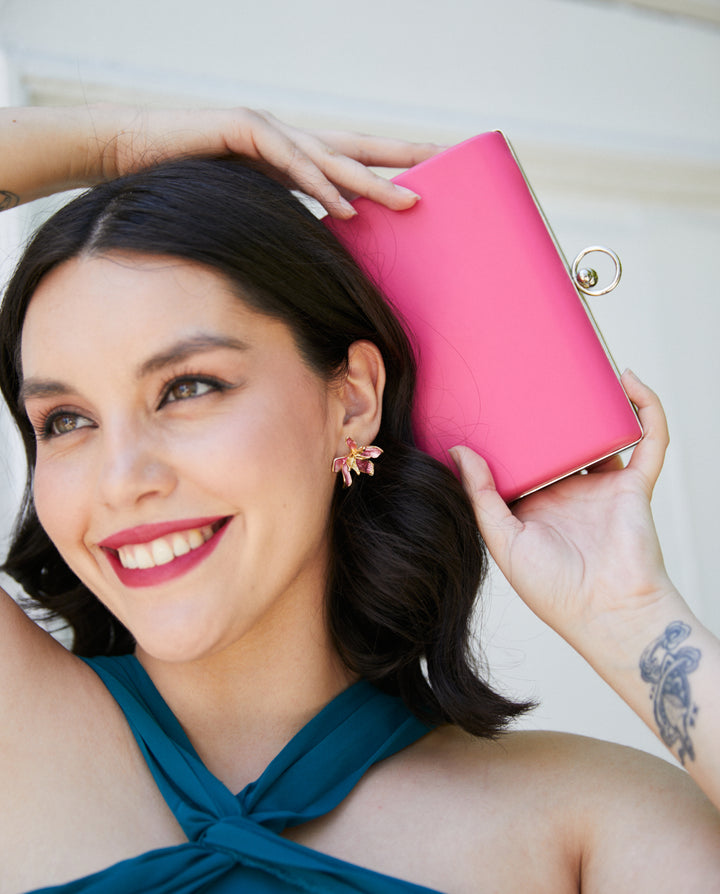 Clutch Lorenza Rectangular Liso Con Broche Anillo Fucsia