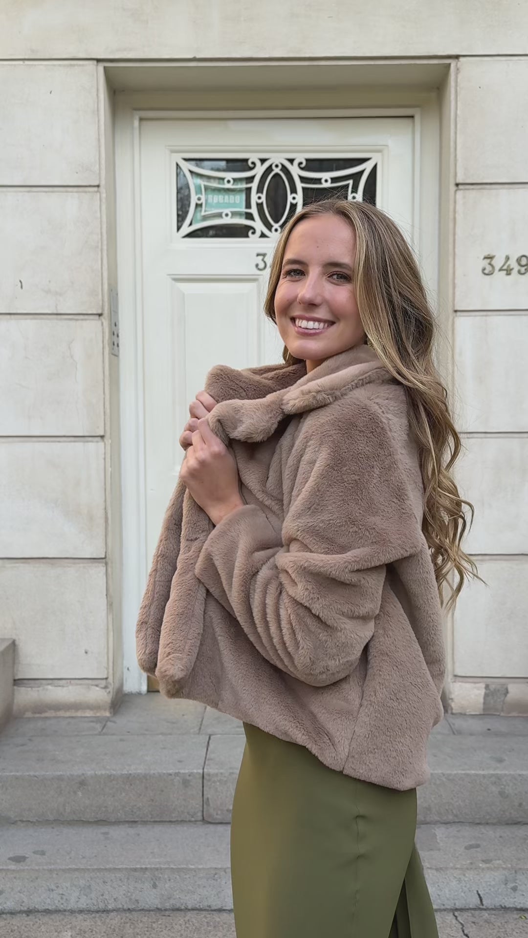 Peludo Renata con Botones Marmoleados Latte