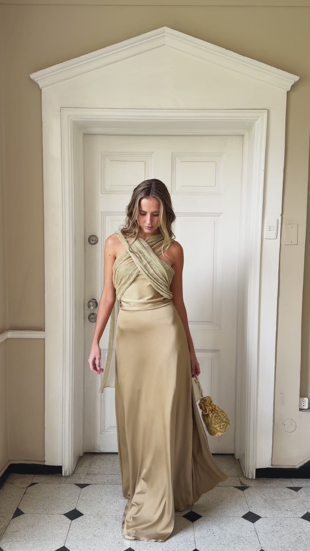 Vestido Largo de Fiesta Gabriela Lazos Transparentes Brillantes Dorado