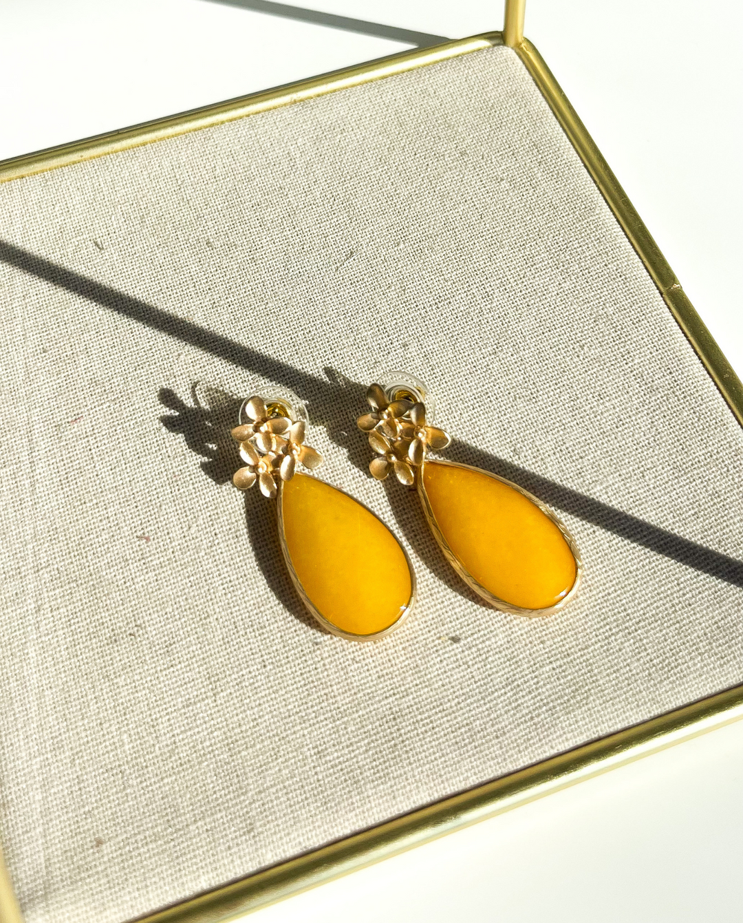 TRIO EARRINGS WITH FLOWERS AND MUSTARD DROP 